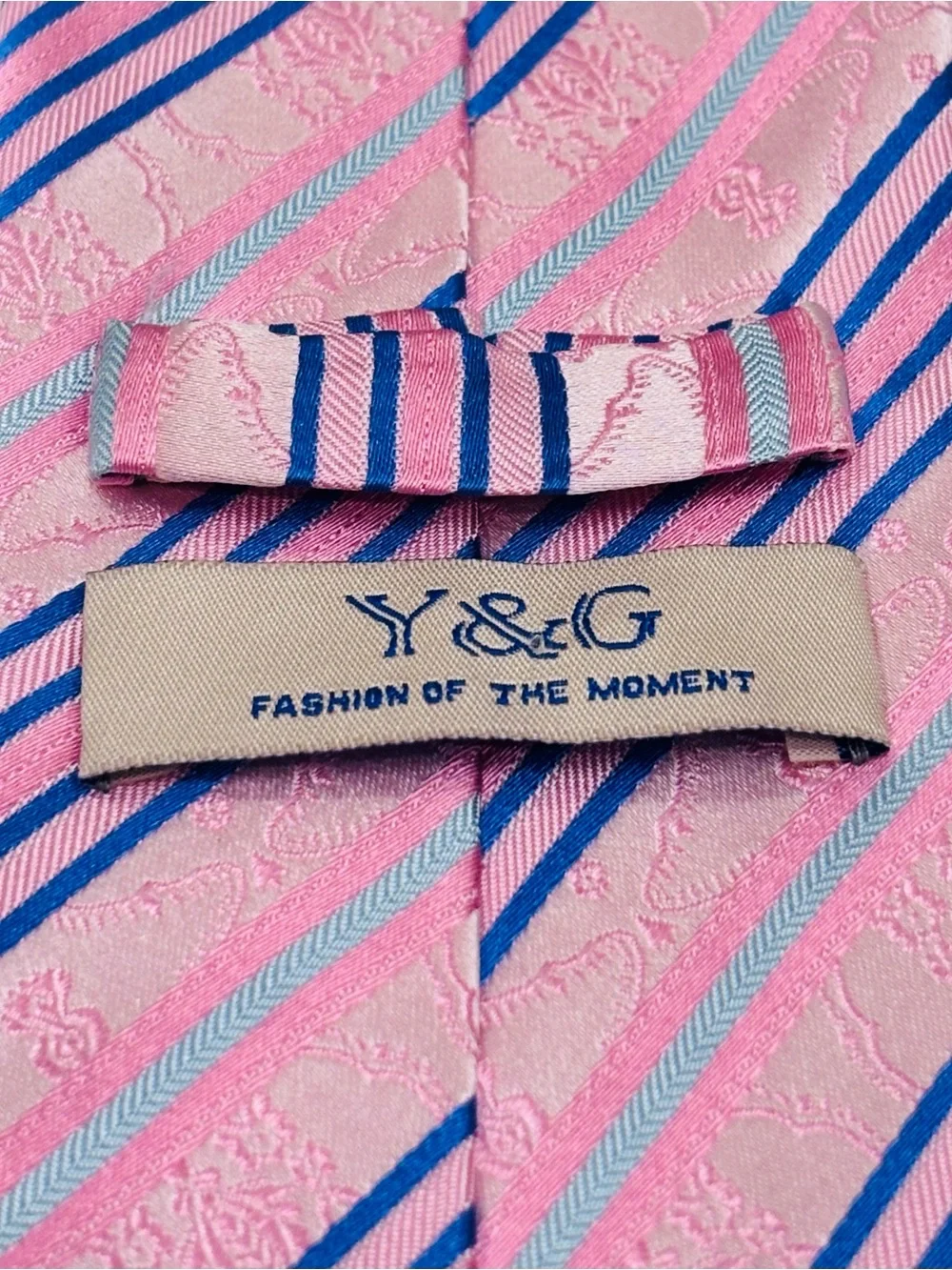Brand New Stylish Tie By Y & G - Tie Width Is 3 1/2 Inches